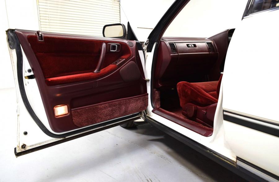 Детали интерьера Toyota Crown Royal Saloon Super Charger Hardtop (MS137) 1991 года  (фото 51 из 98)